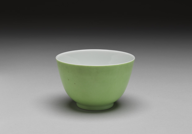 Cup with green glaze. Qing dynasty, Yongzheng reign (1723-1735)-China Archive